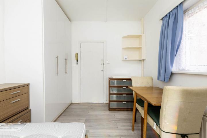 			Studio Apartment, 1 bath, 1 reception Apartment			 Ash Grove, Cricklewood (Inclusive of Council tax, Gas+ Water)